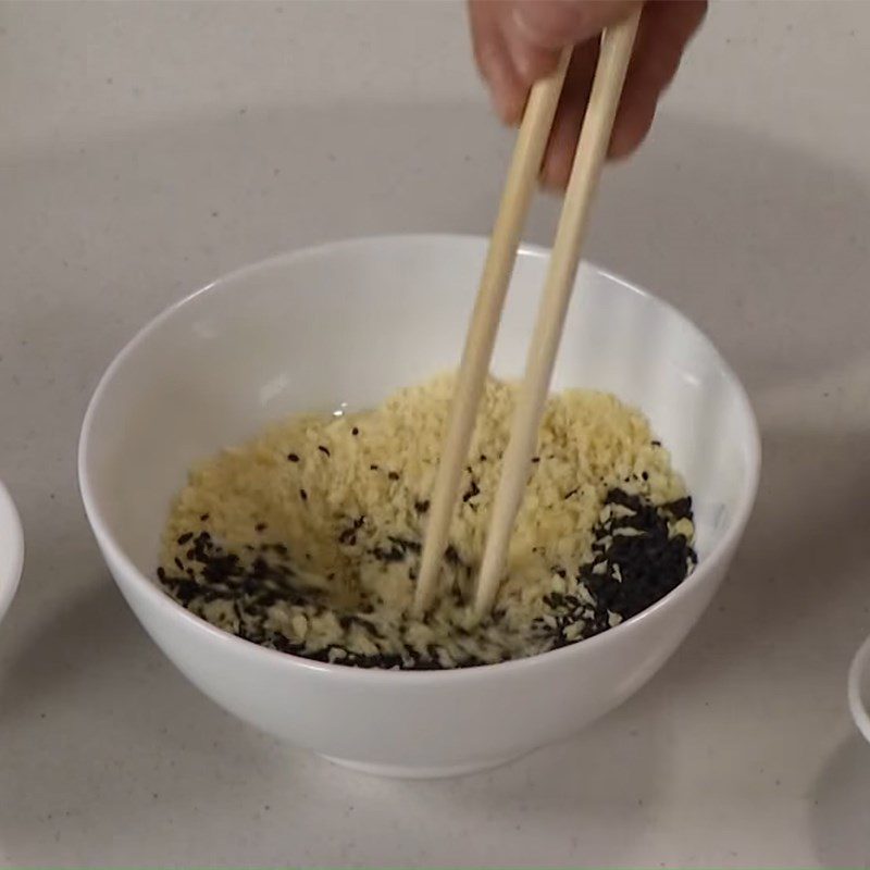 Step 4 Make egg-wrapped fish balls Fried quail egg fish balls with sesame