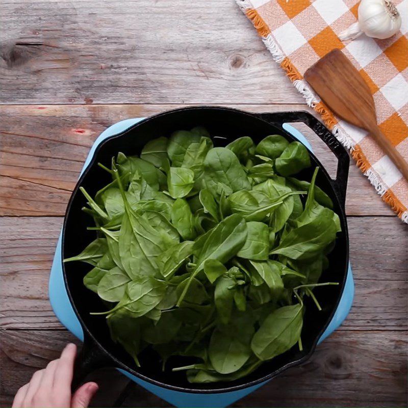 Step 4 Making spinach salad with cheese Beef rolled potatoes