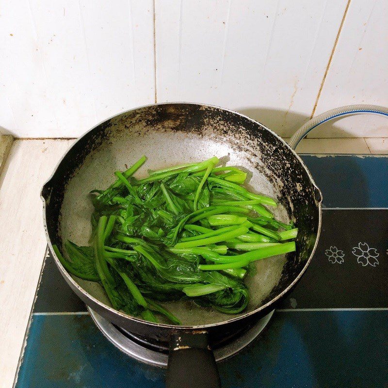 Step 2 Make stir-fried mustard greens with beef Stir-fried mustard greens with beef