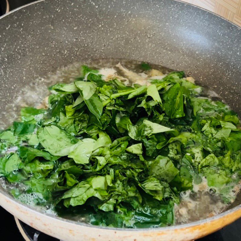 Step 3 Making mackerel soup with water spinach Mackerel soup with water spinach