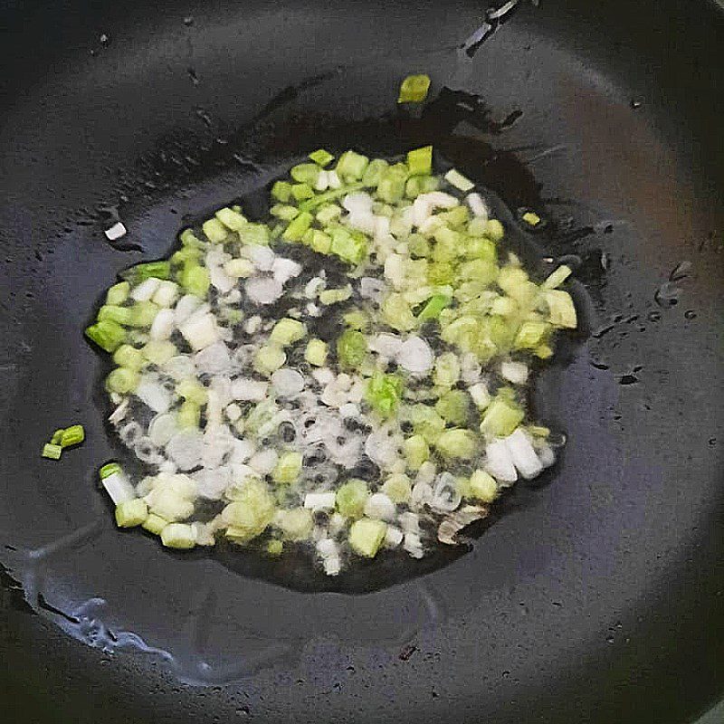 Step 2 Make clam soup with mustard greens