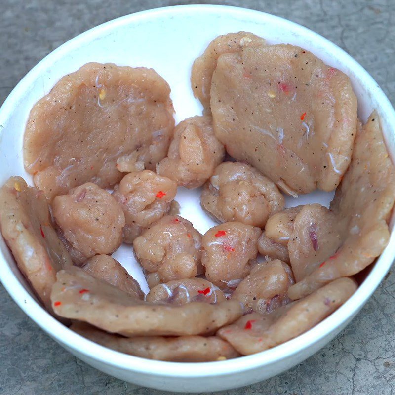 Step 3 Make fish cakes Fried snakehead fish cakes