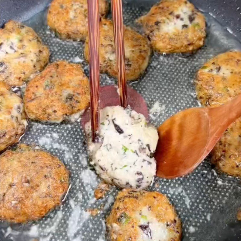 Step 3 Make vegetarian crab cake Vegetarian crab noodle soup (Recipe shared by Tiktok Vegetarian Kitchen XANH)