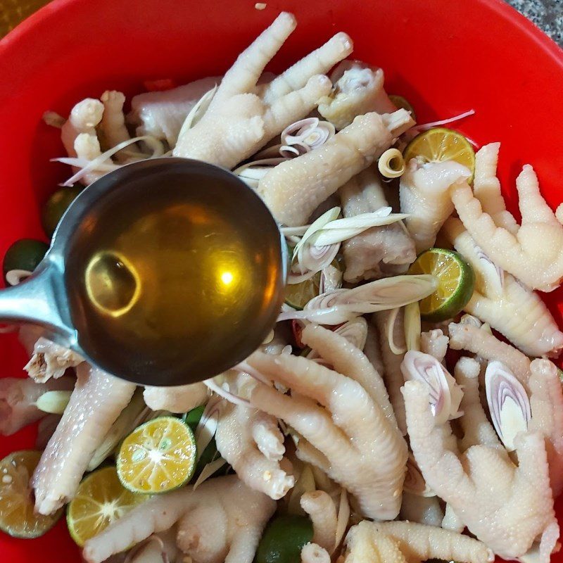 Step 5 Making chicken feet soaked in lemongrass and calamondin Chicken feet soaked in lemongrass and calamondin