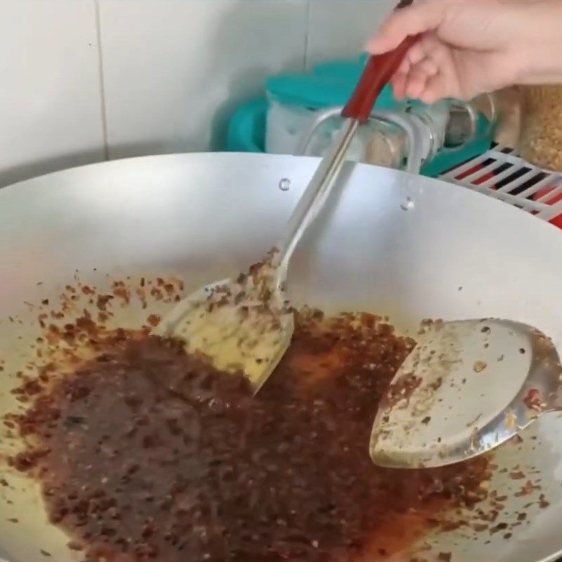 Step 4 Fried pork skin with satay seasoning