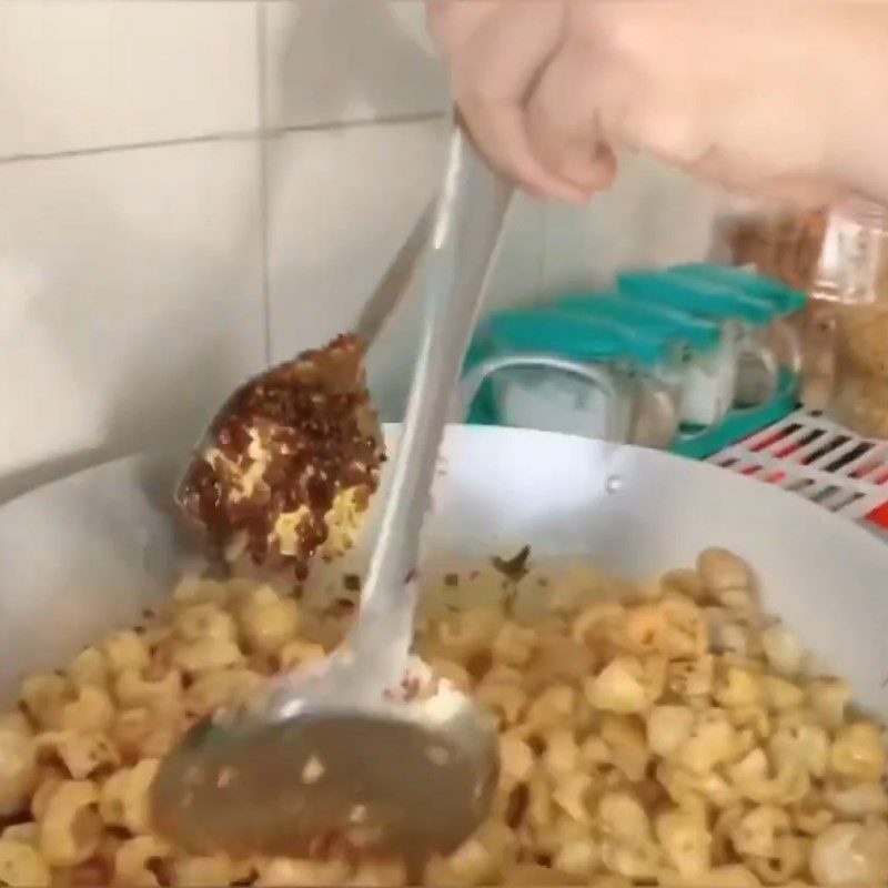 Step 4 Fried pork skin with satay seasoning