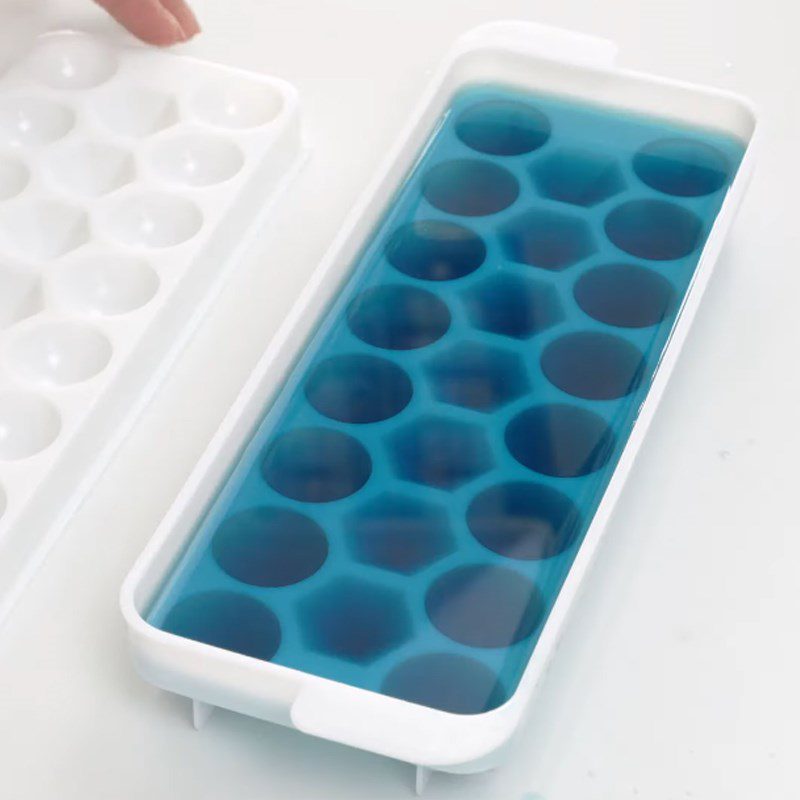 Step 2 Making Ice Cubes Blue Sea Cloud Smoothie