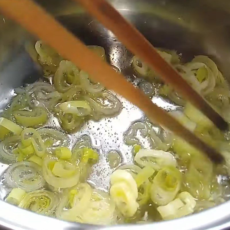 Step 3 Make scallion oil for vegetarian floss