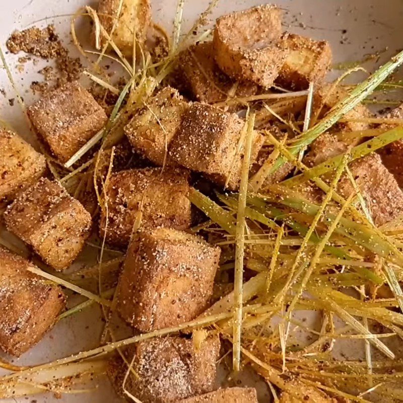Step 4 Making fried tofu with salt and lemongrass Fried tofu with salt and lemongrass
