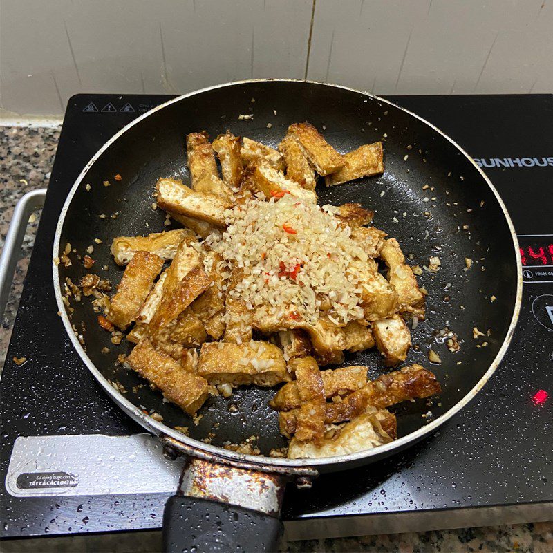 Step 3 Make stir-fried tofu with lemongrass and chili Stir-fried tofu with lemongrass and chili