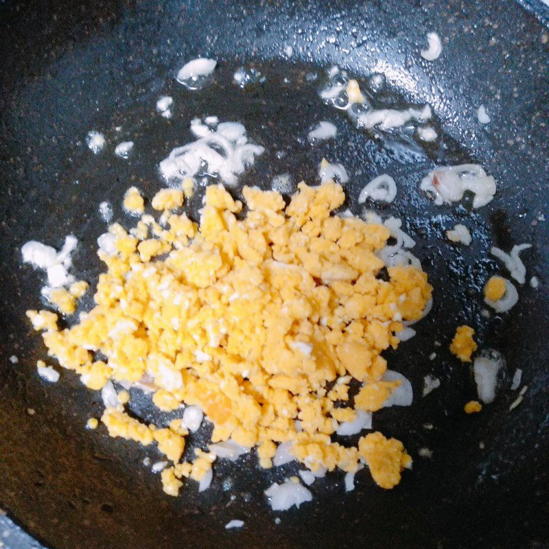 Step 2 Making salted egg fried tofu Tofu - salted egg fried tofu