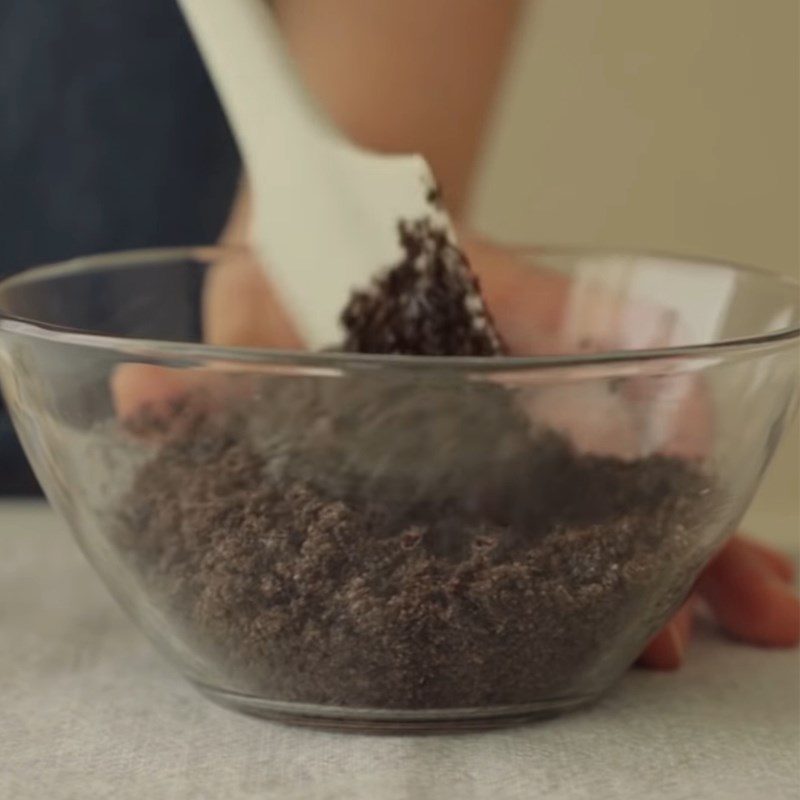 Step 1 Make the cheesecake base for Oreo cheesecake with cream filling