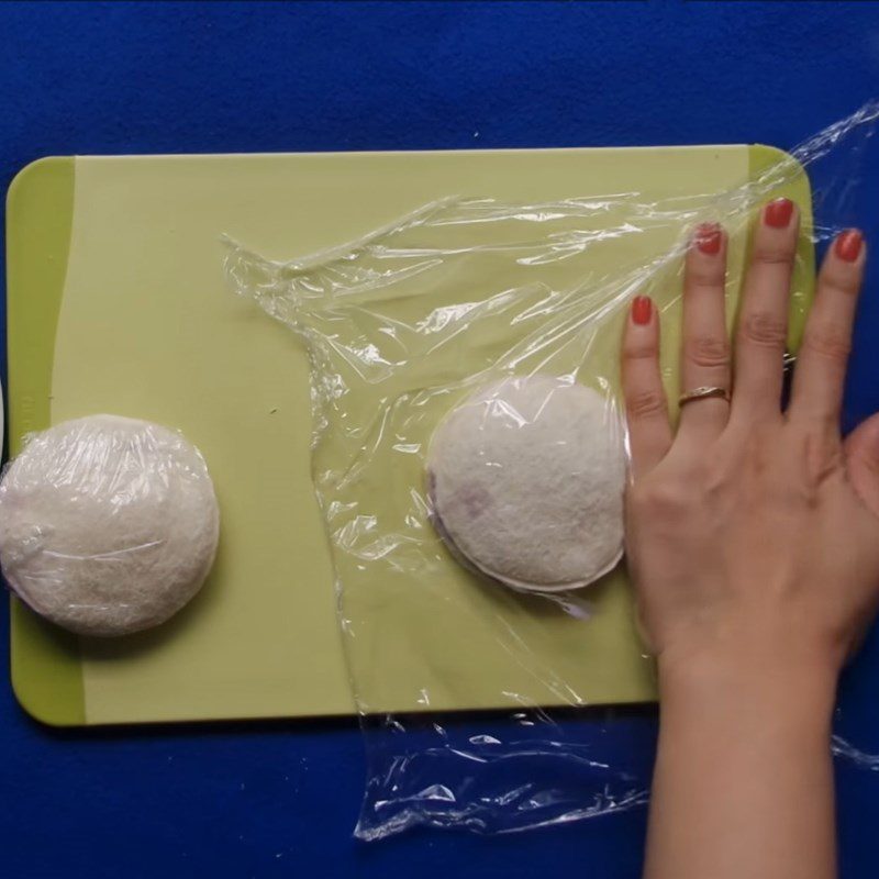 Step 3 Freeze the ice cream sandwich with crispy fried dough