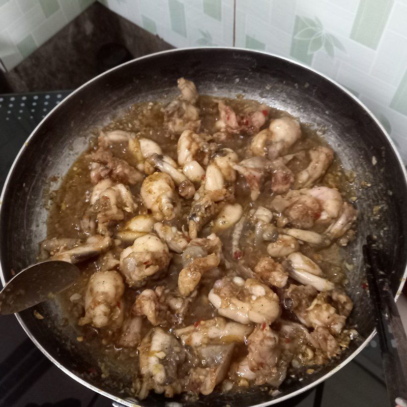 Step 3 Cooking stir-fried frog Stir-fried frog with lemongrass and chili