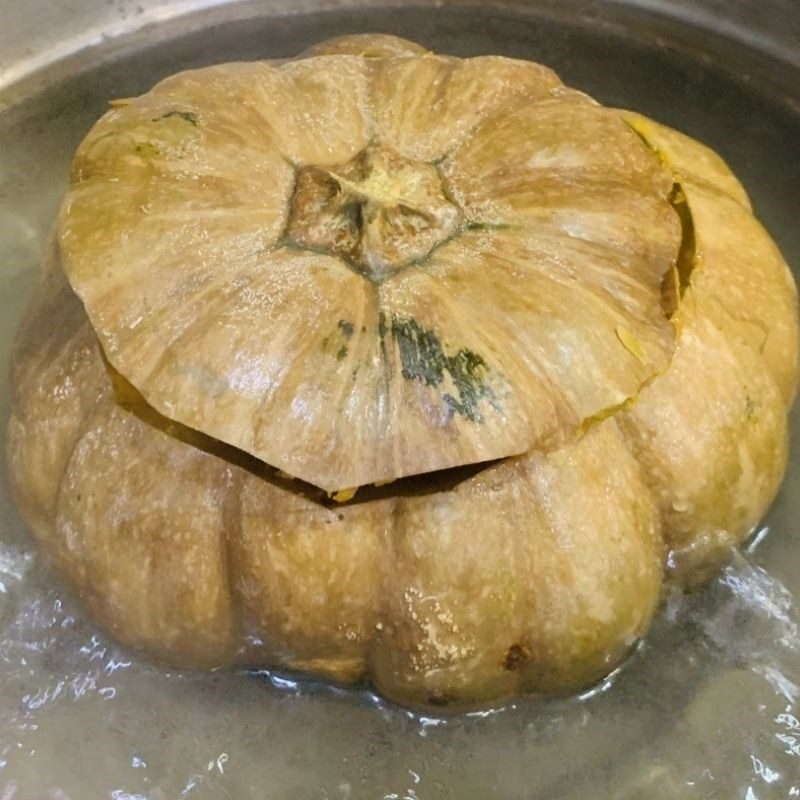 Step 3 Making steamed pumpkin chicken Whole pumpkin chicken stew