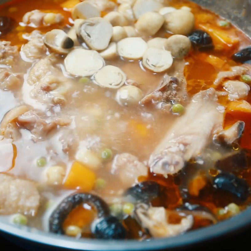 Step 4 Make chicken stew with peas Mixed chicken with peas