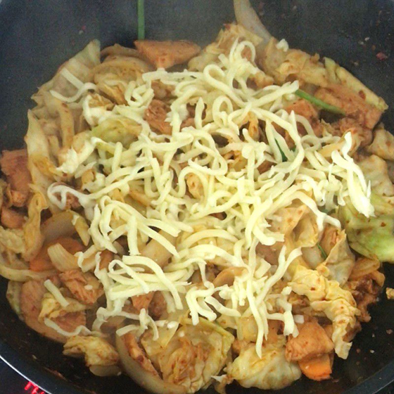 Step 4 Making chicken stir-fried with cheese Chicken stir-fried with cheese