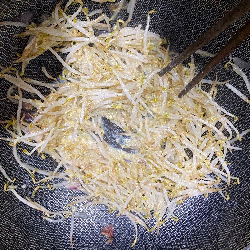 Step 2 Making stir-fried bean sprouts with eggs Stir-fried bean sprouts with eggs