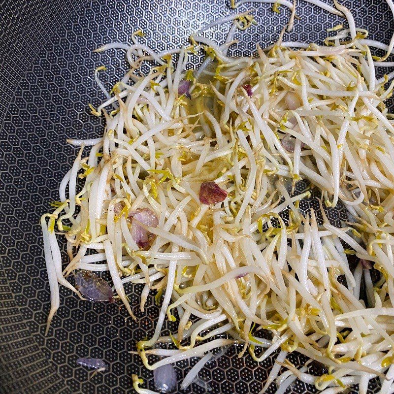 Step 2 Making stir-fried bean sprouts with eggs Stir-fried bean sprouts with eggs