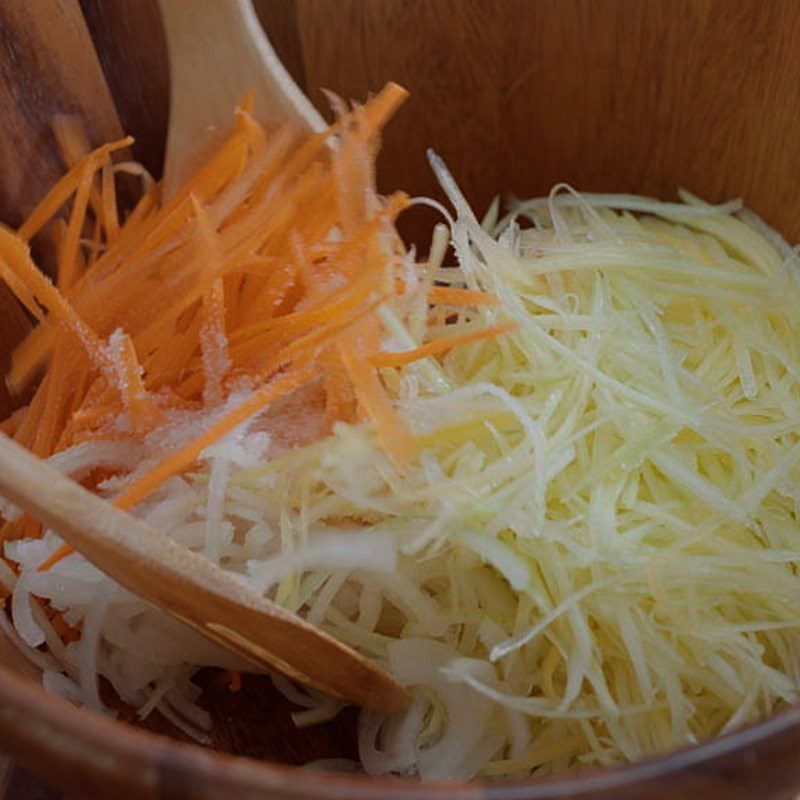 Step 4 Making salad to serve Hoi An Chicken Rice