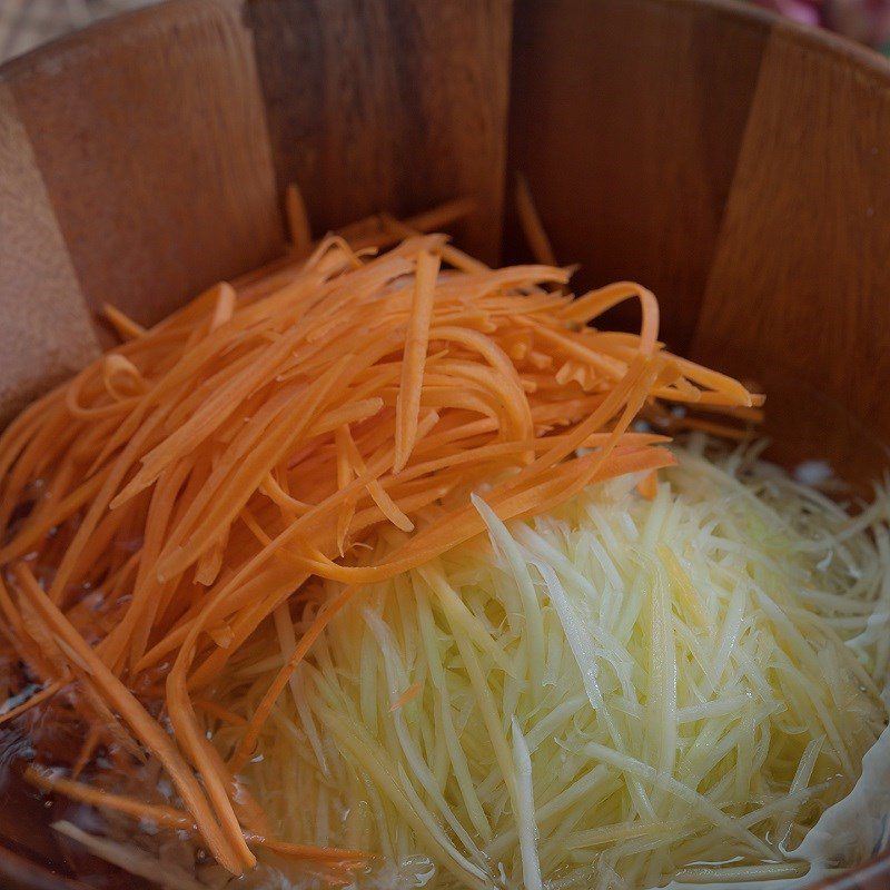 Step 4 Making salad to serve Hoi An Chicken Rice