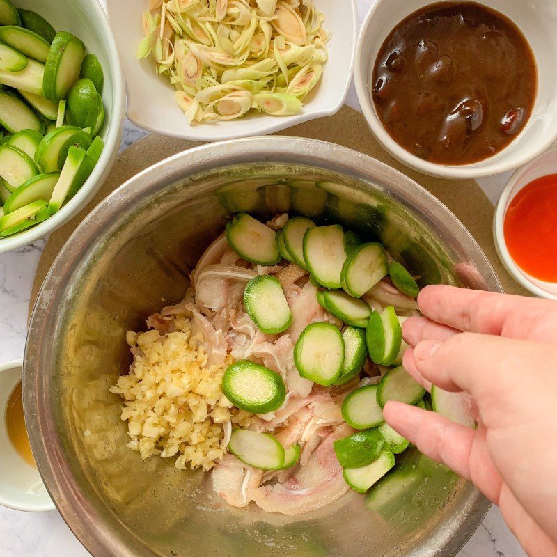 Step 3 Making green mango salad with pig's ear Green mango salad with pig's ear