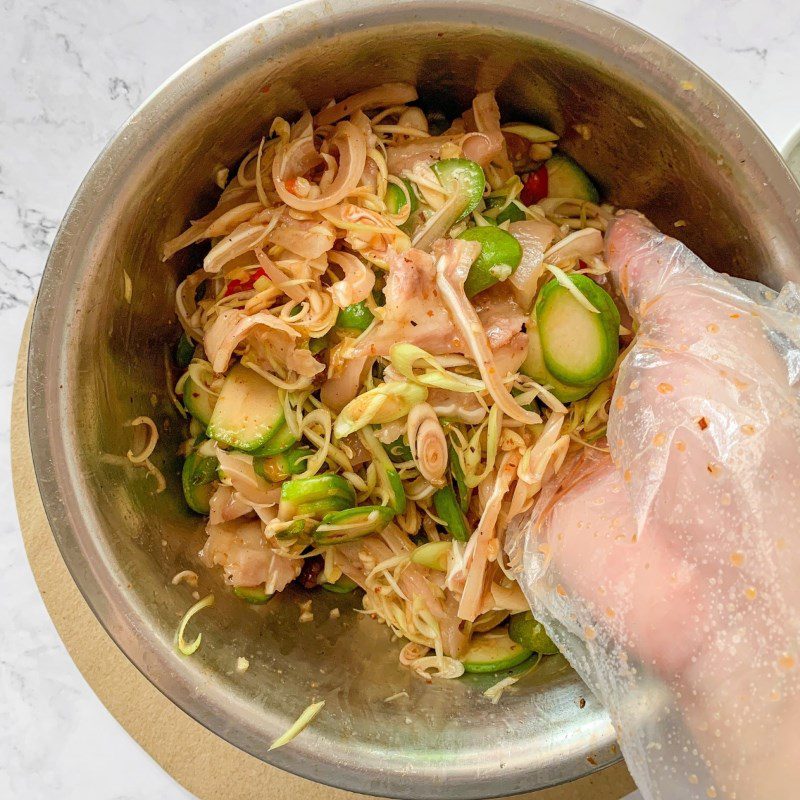 Step 3 Making green mango salad with pig's ear Green mango salad with pig's ear