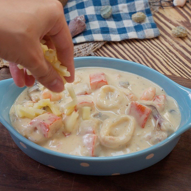 Step 3 Make baked seafood cheese Baked seafood cheese