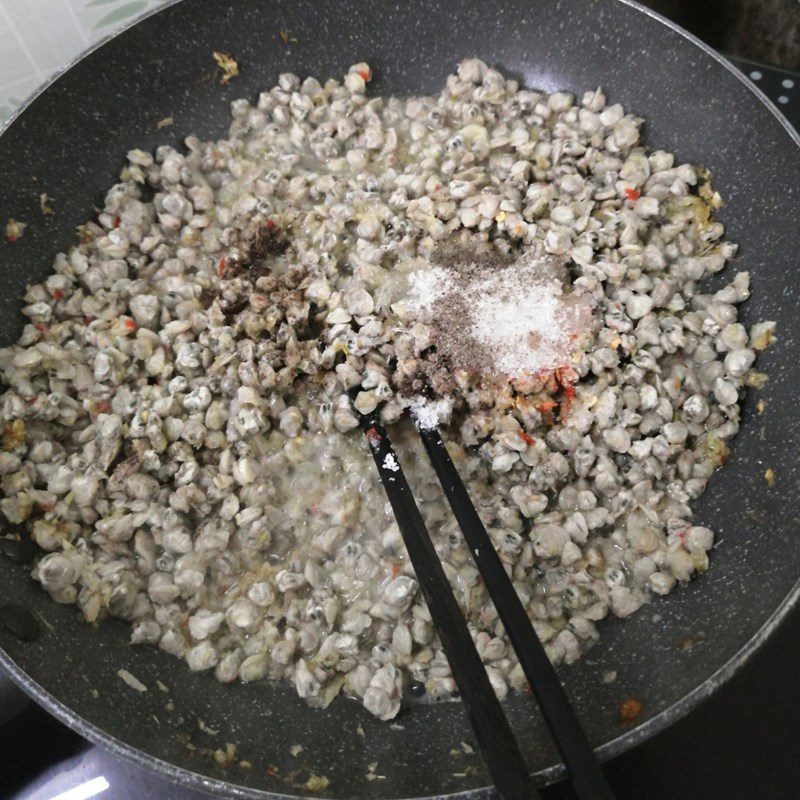 Step 3 Make Stir-fried Clams with Lemongrass and Chili Stir-fried Clams with Lemongrass and Chili