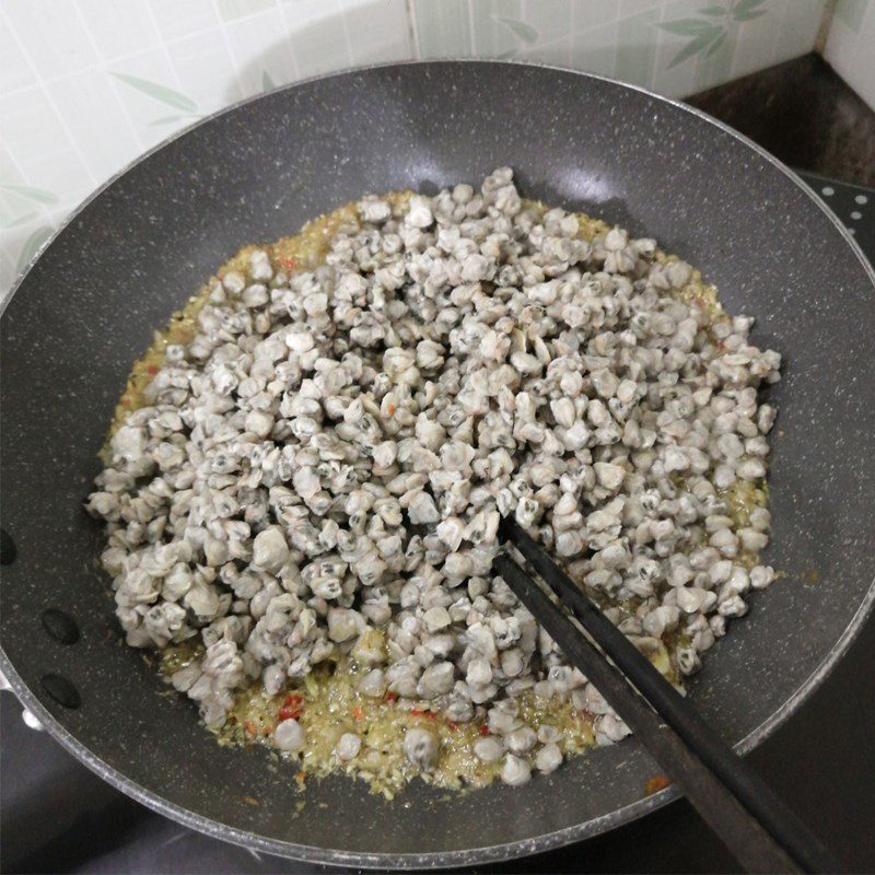 Step 3 Make Stir-fried Clams with Lemongrass and Chili Stir-fried Clams with Lemongrass and Chili