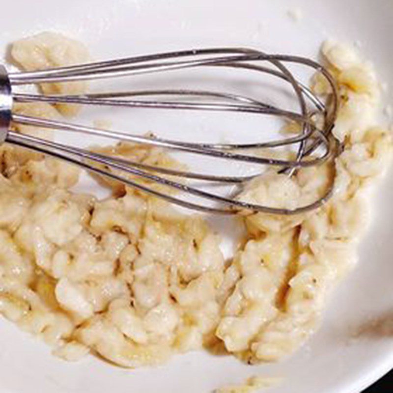 Step 1 Make the banana mixture Banana Oatmeal Cheese Cake using an Air Fryer