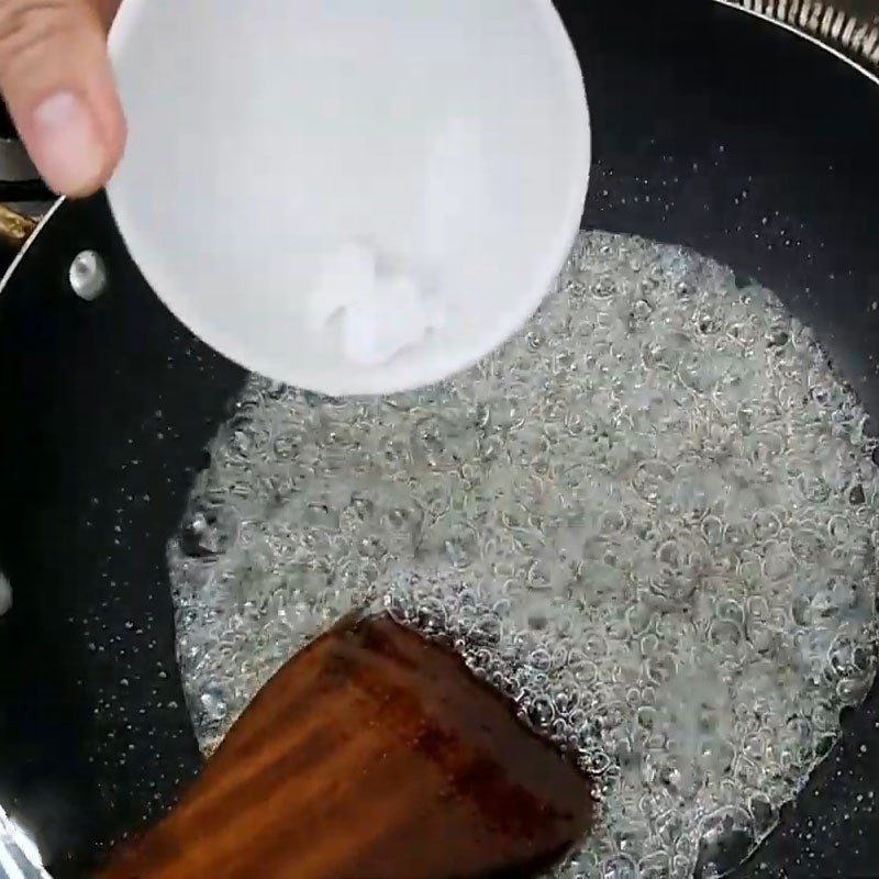 Step 2 Cook the sugar syrup Cút chuột - black sesame candy