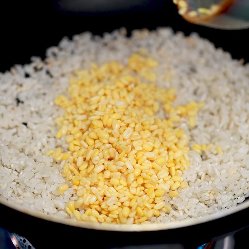 Step 4 Make the roasted salt mixture Roasted salt chicken