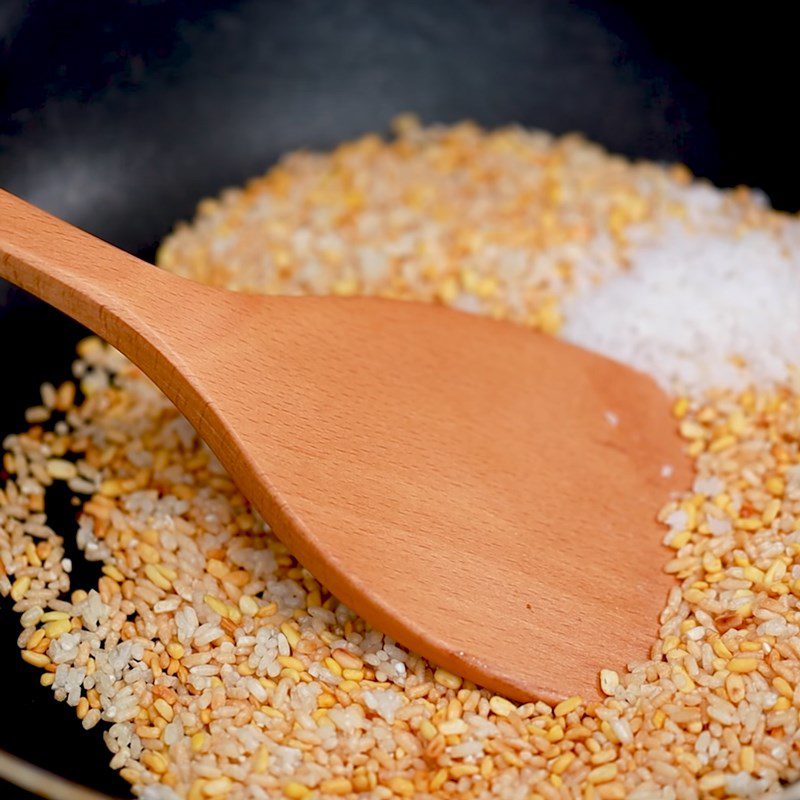 Step 4 Make the roasted salt mixture Roasted salt chicken