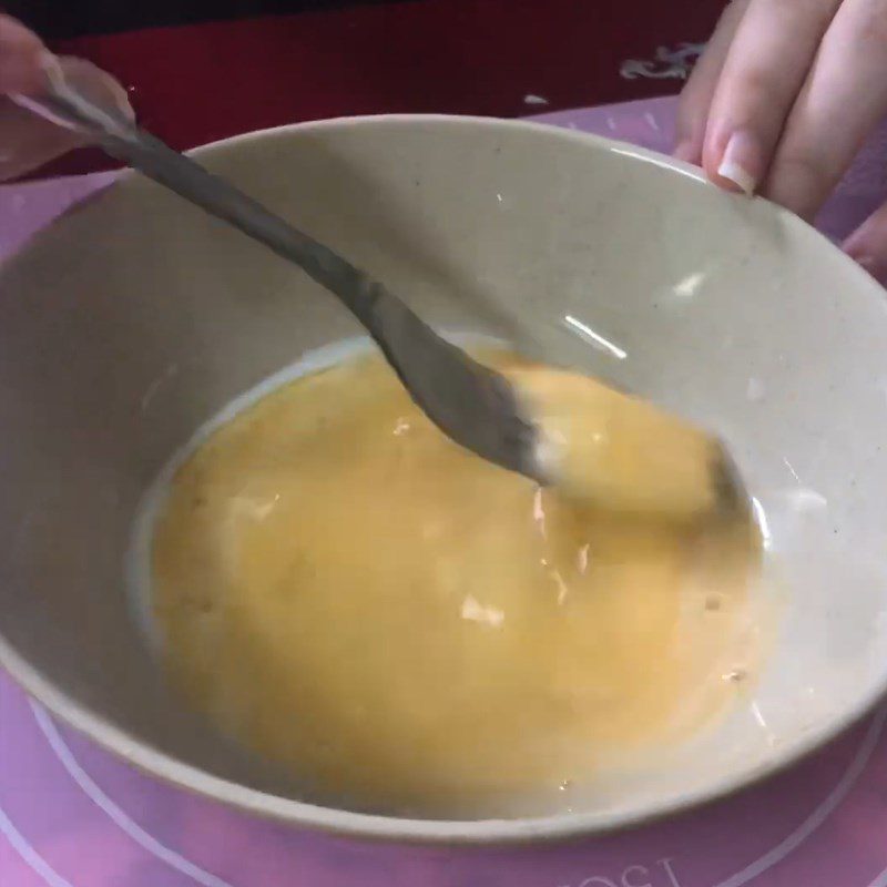 Step 2 Prepare the cake spreading mixture for the Pateso cake using an air fryer