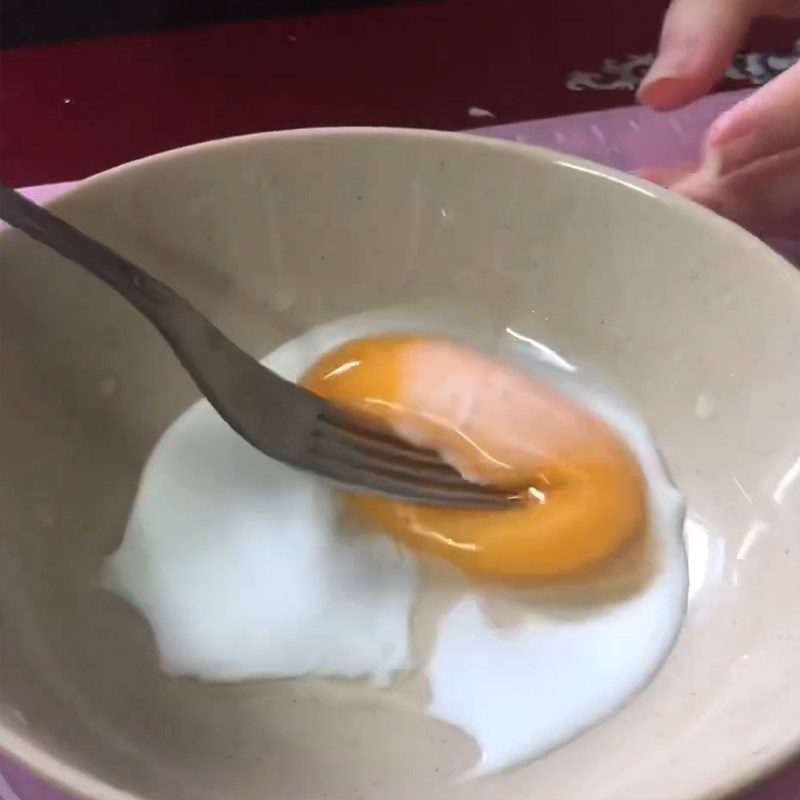 Step 2 Prepare the cake spreading mixture for the Pateso cake using an air fryer