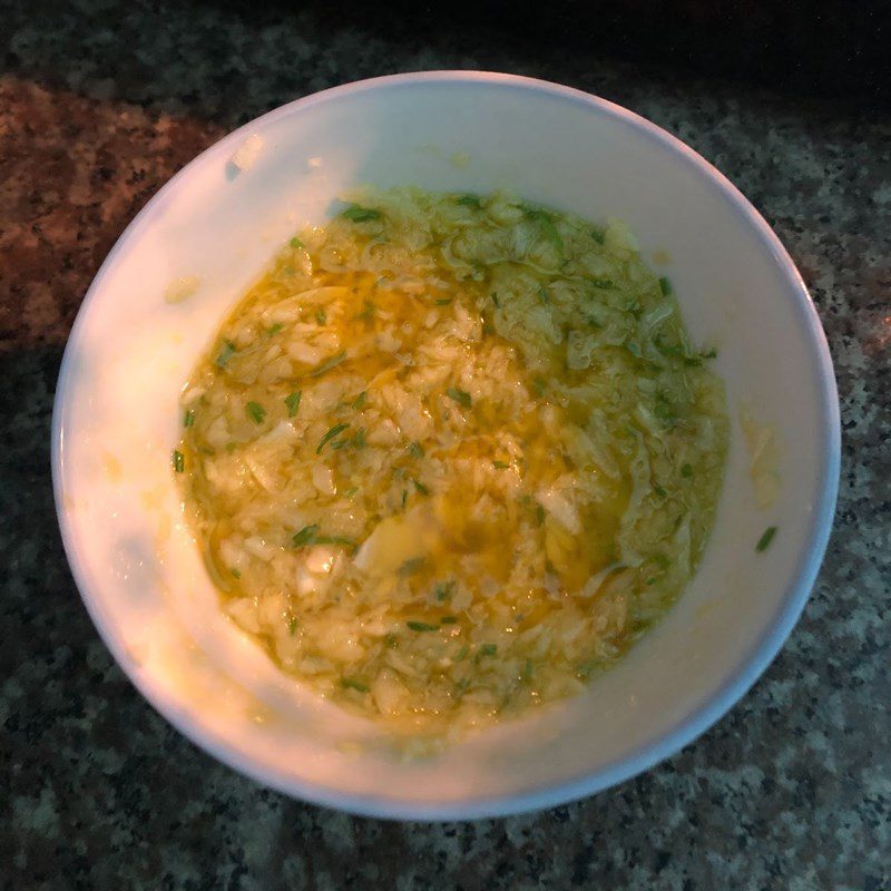 Step 2 Make the garlic butter sauce and toast the bread for Garlic Butter Bread in the microwave