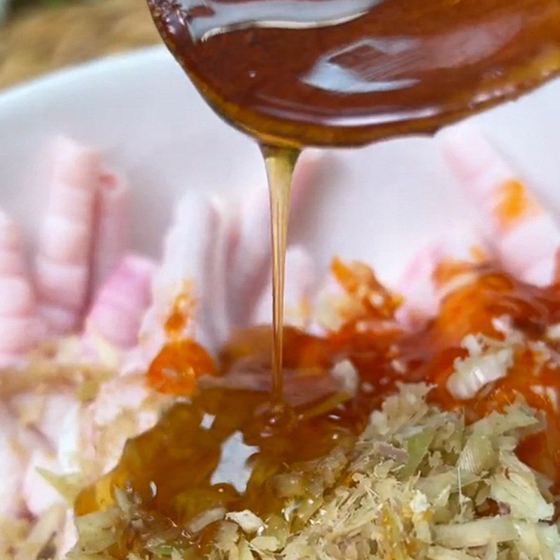 Step 2 Make the sauce mixture and marinate the chicken feet Grilled chicken feet with satay