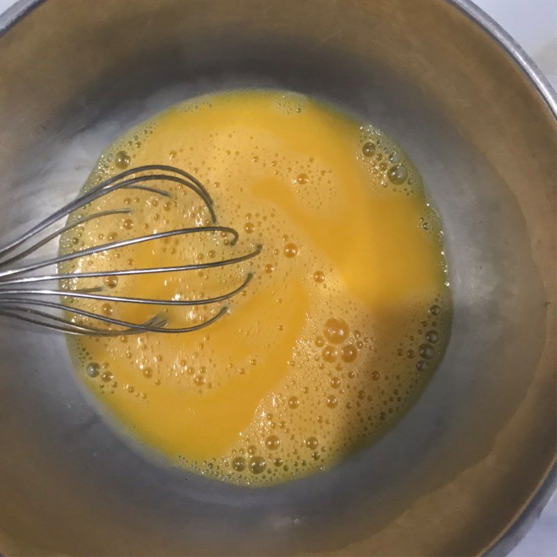 Step 1 Make the milk and egg mixture for Egg Tart using an air fryer