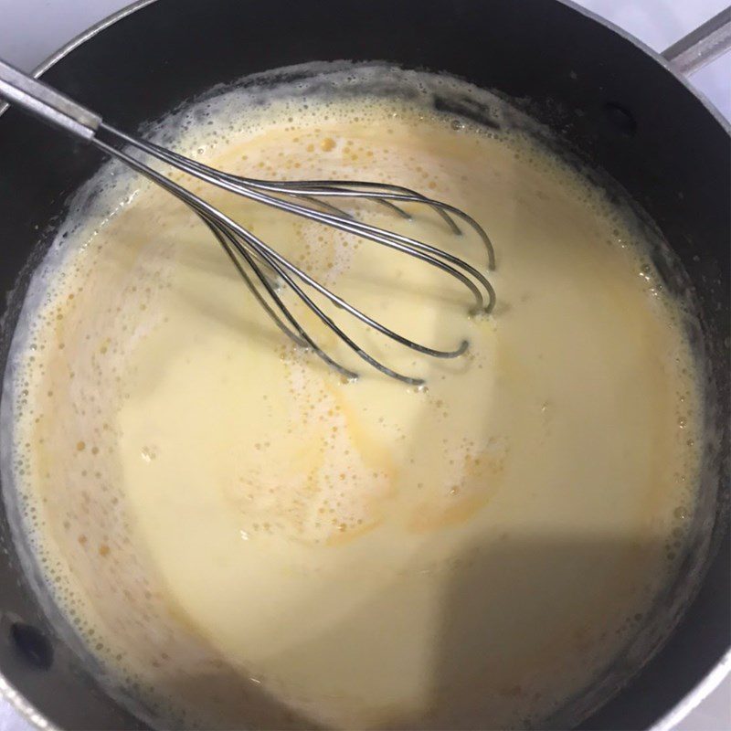 Step 1 Make the egg milk mixture for the egg tart using an air fryer