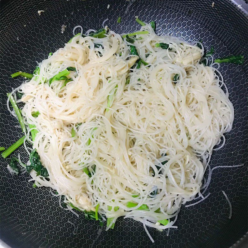 Step 4 Making mixed stir-fried noodles Mixed stir-fried noodles