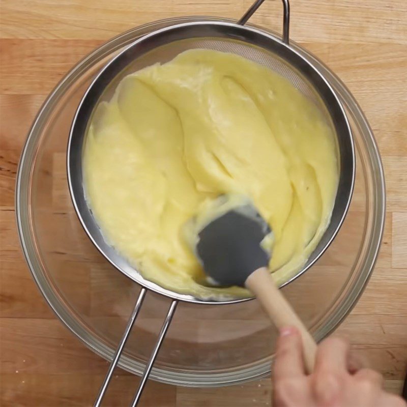 Step 3 Make egg milk ice cream Croquembouche cake