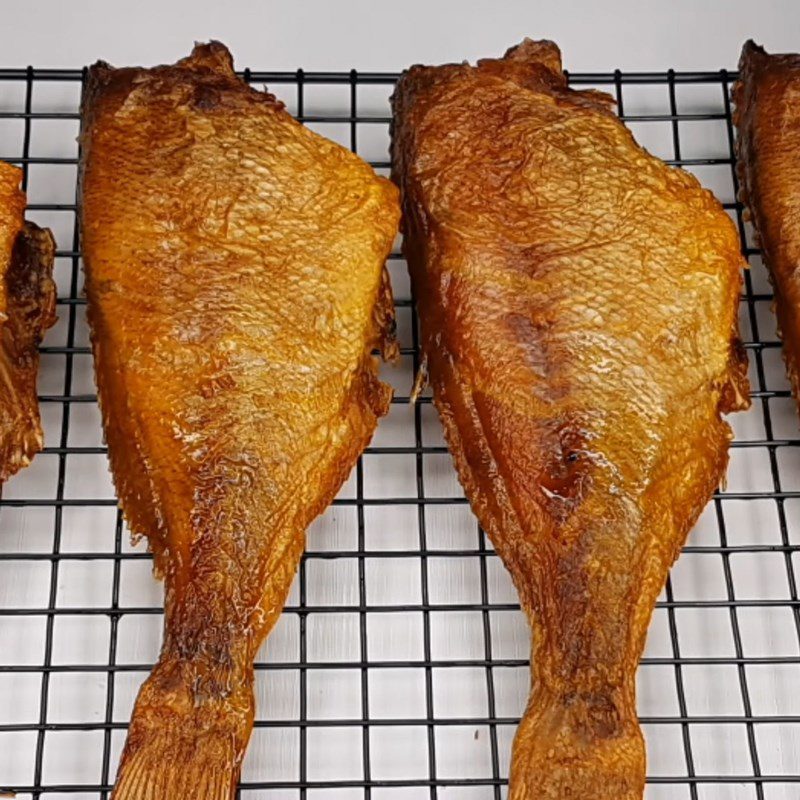 Step 3 Dry the fish using an oven for sun-dried fish