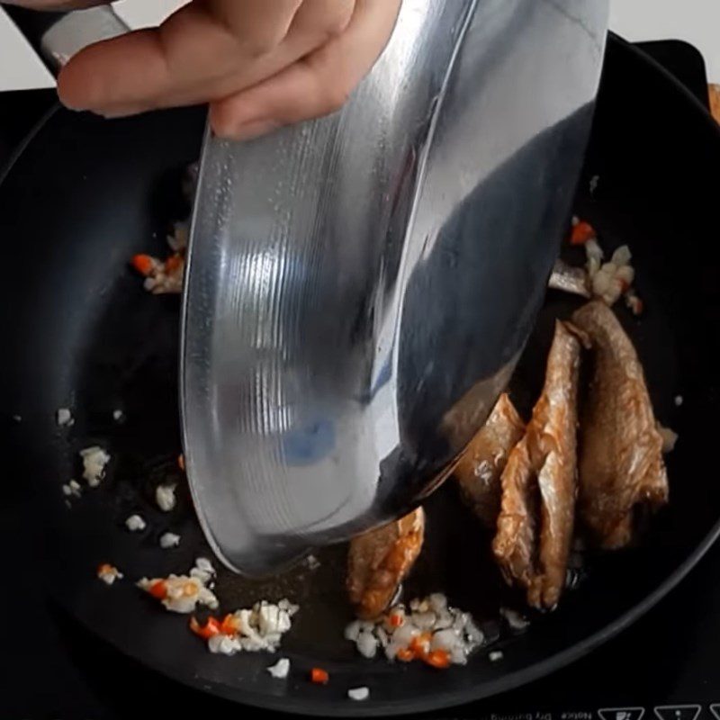 Step 3 Dry mullet fish fried with garlic and chili Mullet fish fried with fish sauce