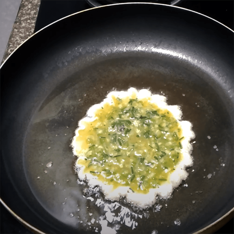 Step 3 Make bitter melon fried with eggs Bitter melon fried with eggs