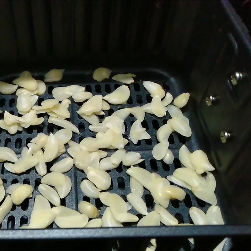 Step 2 Drying garlic Garlic powder made from air fryer