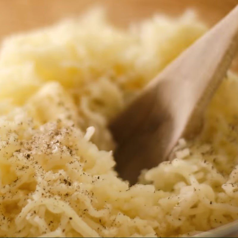 Step 5 Making mashed potatoes Salmon potato cake