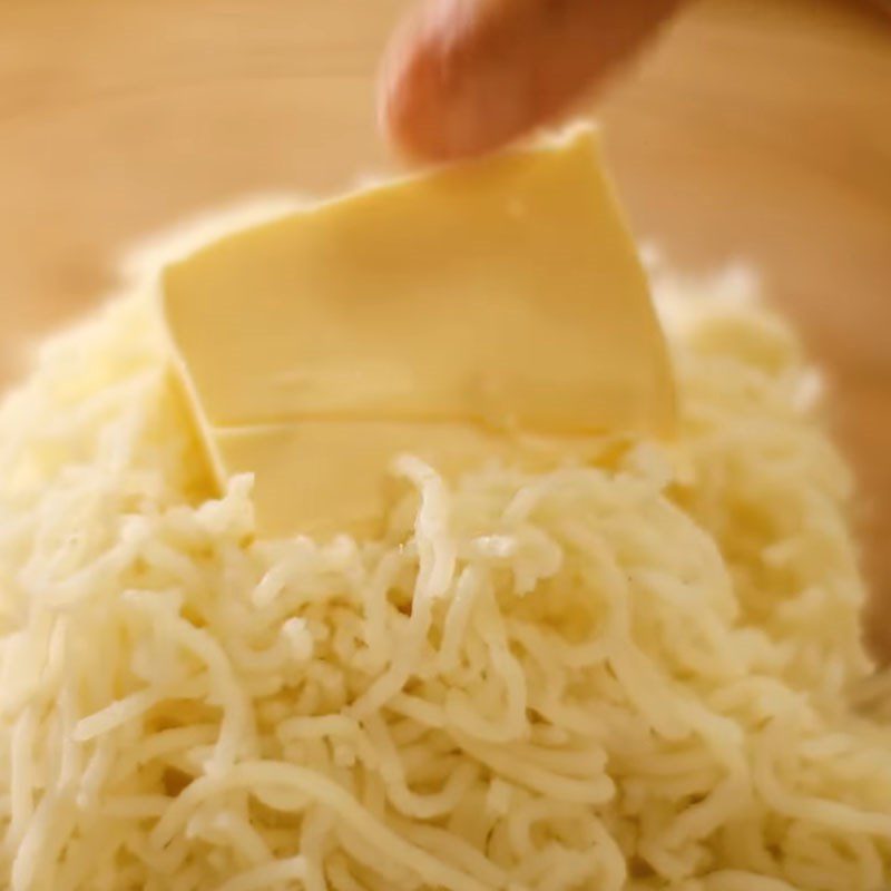 Step 5 Making mashed potatoes Salmon potato cake