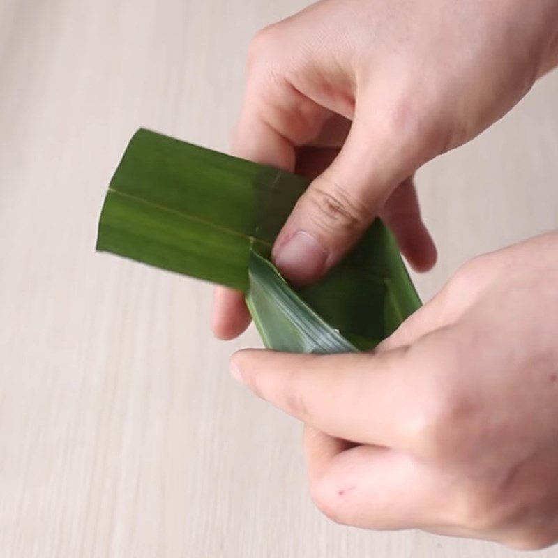 Step 1 Making the cake mold for traditional Hue xu xê cake