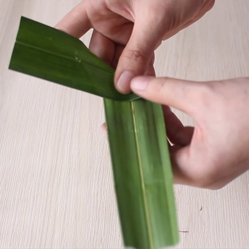 Step 1 Making the cake mold for traditional Hue xu xê cake